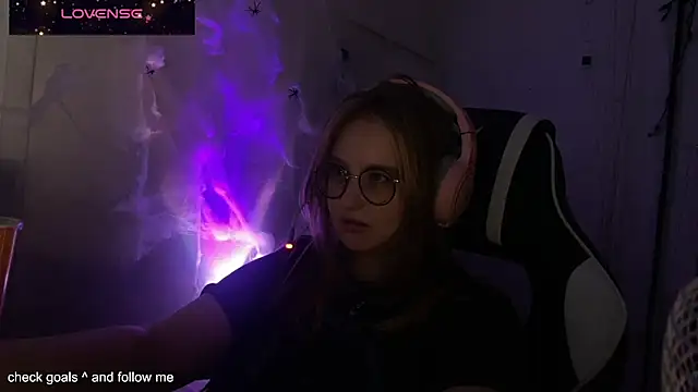 Snapshot of JacyWinslat chatting on 6, 11, 2025 JacyWinslat online show from 6, 11, 2025