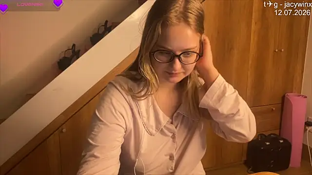 JacyWinslat online show from 12, 7, 2026