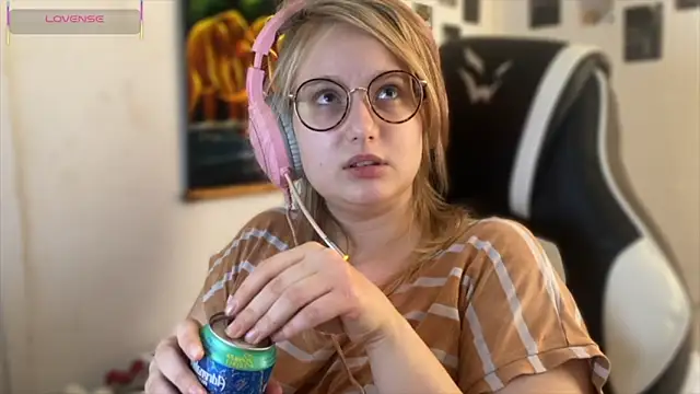 Snapshot of JacyWinslat chatting on 12, 9, 2025 JacyWinslat online show from 12, 9, 2025