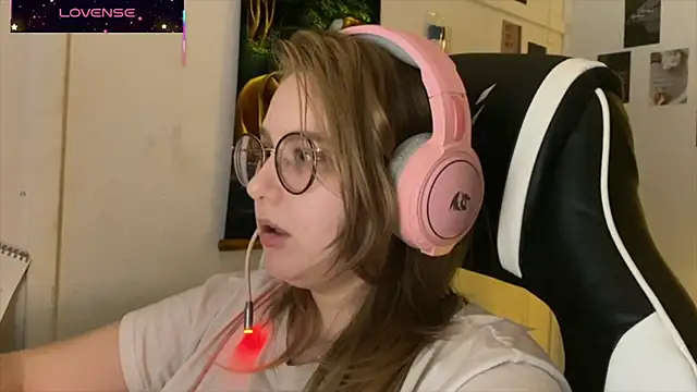 Snapshot of JacyWinslat chatting on 9, 10, 2025 JacyWinslat online show from 9, 10, 2025