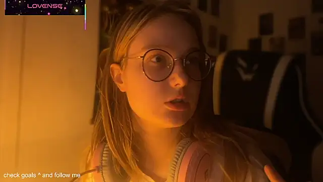 Snapshot of JacyWinslat chatting on 21, 10, 2025 JacyWinslat online show from 21, 10, 2025