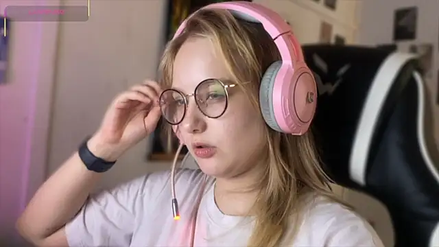 Snapshot of JacyWinslat chatting on 13, 9, 2025 JacyWinslat online show from 13, 9, 2025