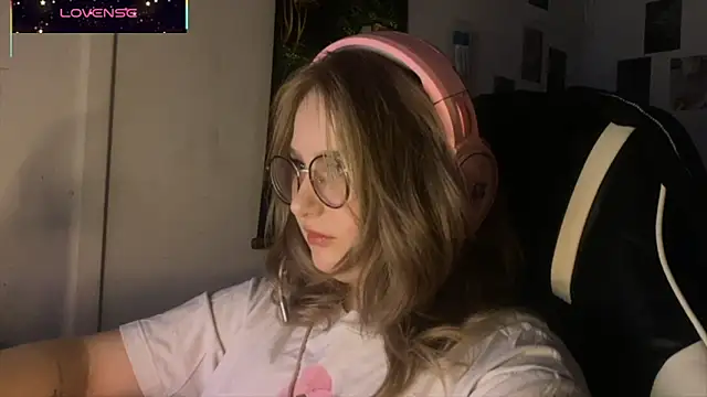 Snapshot of JacyWinslat chatting on 4, 10, 2025 JacyWinslat online show from 4, 10, 2025