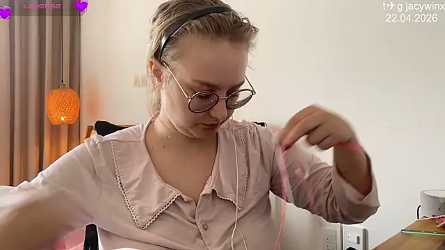 JacyWinslat online show from 22, 4, 2026