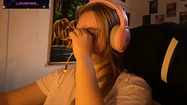 Snapshot of JacyWinslat chatting on 3, 10, 2025 JacyWinslat online show from 3, 10, 2025