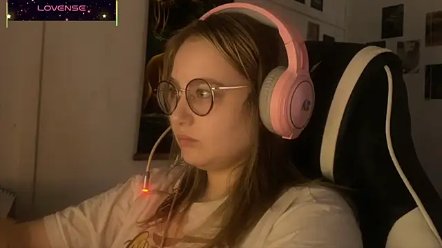 Snapshot of JacyWinslat chatting on 10, 10, 2025 JacyWinslat online show from 10, 10, 2025