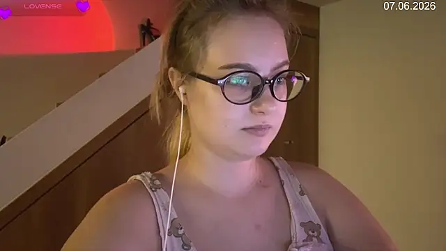 Snapshot of JacyWinslat chatting on 7, 6, 2026 JacyWinslat online show from 7, 6, 2026