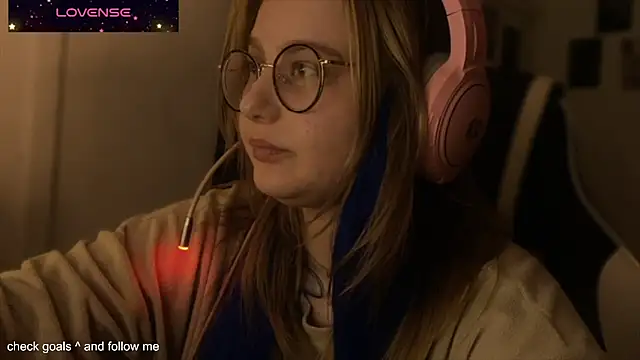 Snapshot of JacyWinslat chatting on 28, 10, 2025 JacyWinslat online show from 28, 10, 2025