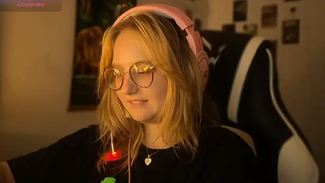 Snapshot of JacyWinslat chatting on 9, 9, 2025 JacyWinslat online show from 9, 9, 2025