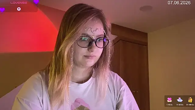Snapshot of JacyWinslat chatting on 8, 6, 2026 JacyWinslat online show from 8, 6, 2026