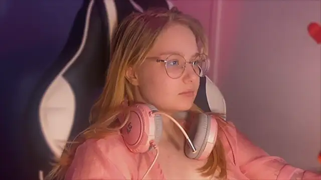 Snapshot of JacyWinslat chatting on 15, 2, 2025 JacyWinslat online show from 15, 2, 2025