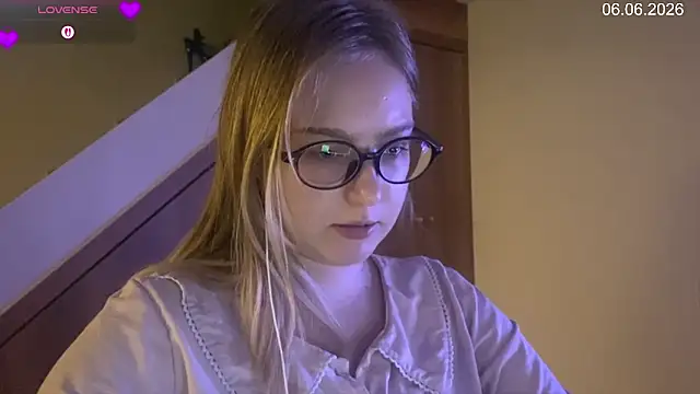 Snapshot of JacyWinslat chatting on 6, 6, 2026 JacyWinslat online show from 6, 6, 2026