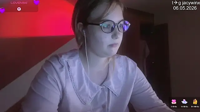 Snapshot of JacyWinslat chatting on 6, 5, 2026 JacyWinslat online show from 6, 5, 2026