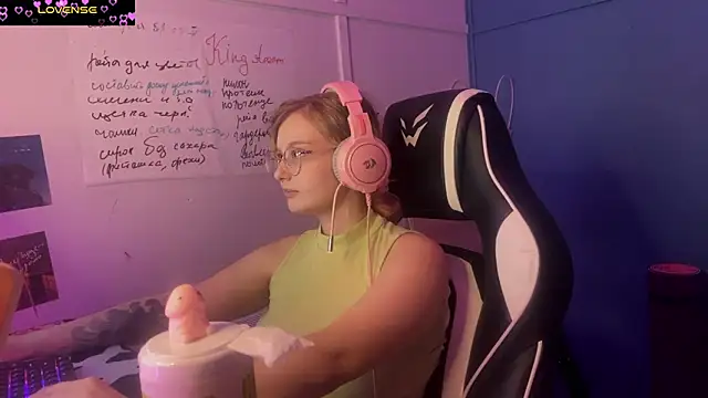 Snapshot of JacyWinslat chatting on 6, 3, 2025 JacyWinslat online show from 6, 3, 2025