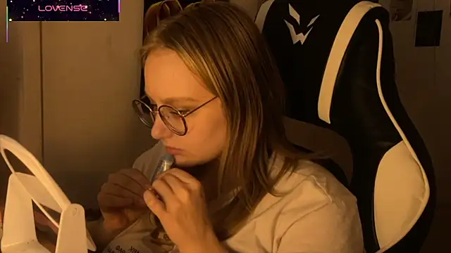 Snapshot of JacyWinslat chatting on 8, 10, 2025 JacyWinslat online show from 8, 10, 2025