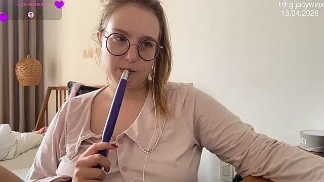 JacyWinslat online show from 13, 4, 2026