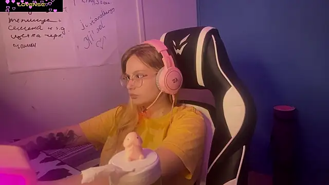 Snapshot of JacyWinslat chatting on 5, 3, 2025 JacyWinslat online show from 5, 3, 2025