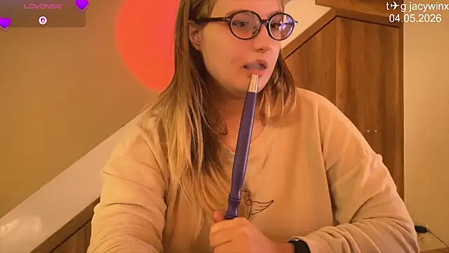 Snapshot of JacyWinslat chatting on 4, 5, 2026 JacyWinslat online show from 4, 5, 2026