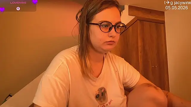 Snapshot of JacyWinslat chatting on 5, 5, 2026 JacyWinslat online show from 5, 5, 2026