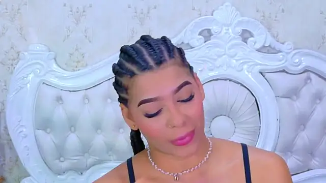 TiaraRosse online show from 25, 11, 2025