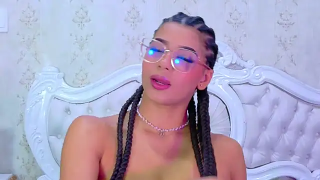 TiaraRosse online show from 24, 11, 2025