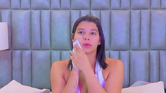 TiaraRosse online show from 10, 4, 2026