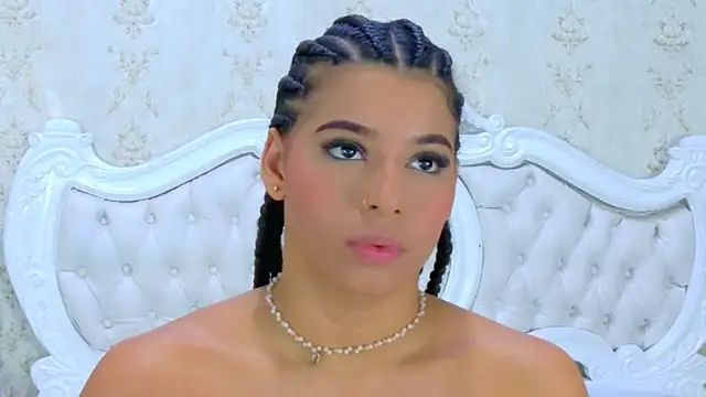 TiaraRosse online show from 2, 12, 2025