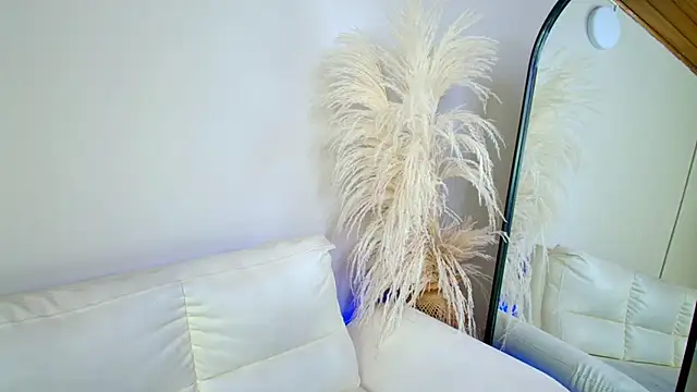 Snapshot of Rebeca_Williams_ chatting on 21, 2, 2025 Rebeca Williams  online show from 21, 2, 2025