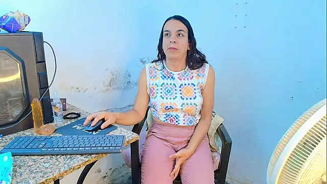 Oh Tique online show from 12, 3, 2026