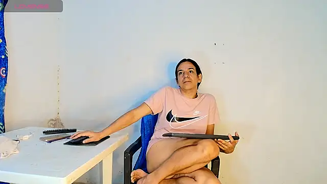 Snapshot of Oh_Tique chatting on 23, 7, 2026 Oh Tique online show from 23, 7, 2026