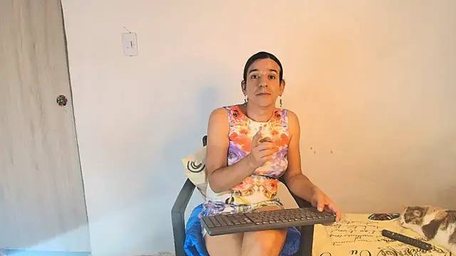 Oh Tique online show from 30, 11, 2025