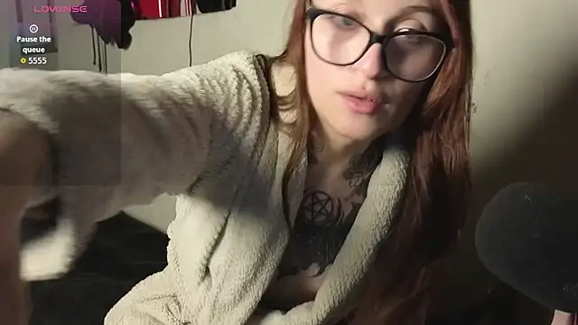 Snapshot of kittenlizz chatting on 3, 6, 2026 kittenlizz online show from 3, 6, 2026
