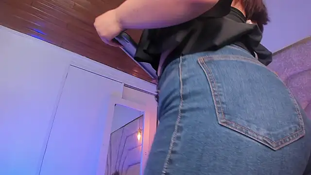 EmaJames25 online show from 18, 4, 2026