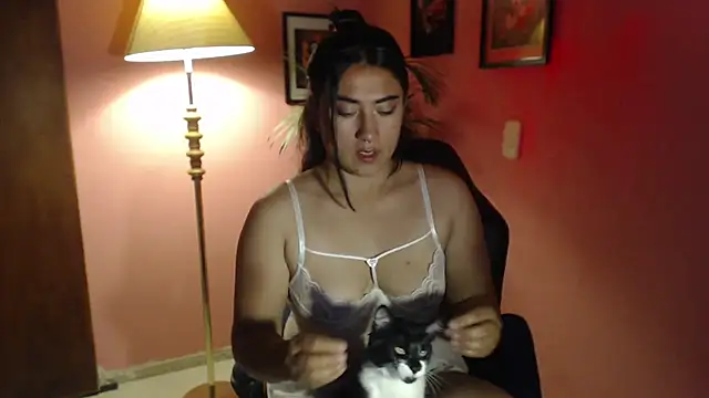 bunnyemilyrose36 online show from 12, 4, 2026