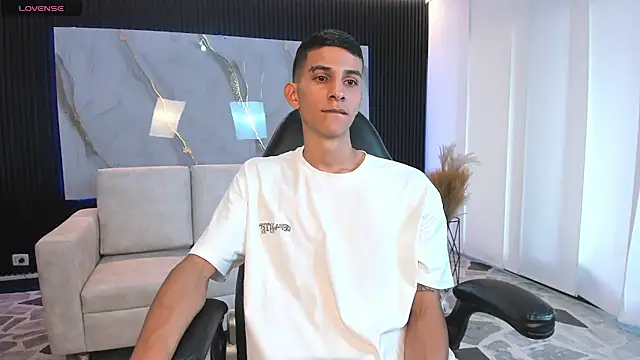 Aaron Scoot online show from 5, 3, 2026