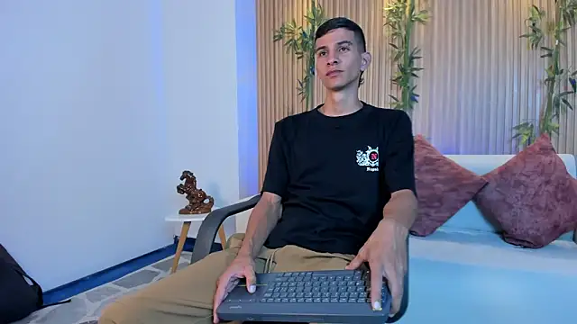 Aaron Scoot online show from 7, 1, 2026