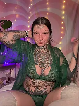 lizzardqueeen online show from 4, 4, 2026