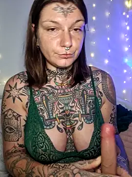 lizzardqueeen online show from 10, 2, 2026