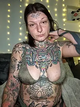 lizzardqueeen online show from 23, 12, 2025