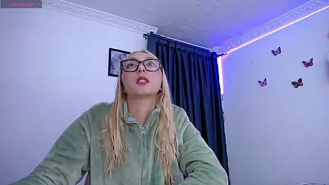 Snapshot of Soffy-brooks chatting on 23, 4, 2026 Soffy-brooks online show from 23, 4, 2026