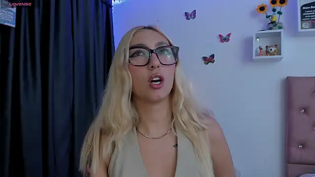Snapshot of Soffy-brooks chatting on 15, 5, 2026 Soffy-brooks online show from 15, 5, 2026