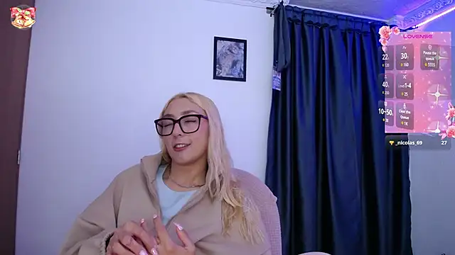 Snapshot of Soffy-brooks chatting on 13, 4, 2026 Soffy-brooks online show from 13, 4, 2026