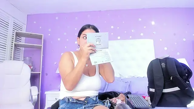 scarlette 15  online show from 5, 12, 2025