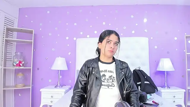 Snapshot of scarlette_15_ chatting on 29, 11, 2025 scarlette 15 online show from 29, 11, 2025