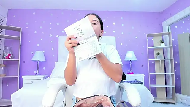 Snapshot of scarlette_15_ chatting on 14, 11, 2025 scarlette 15 online show from 14, 11, 2025