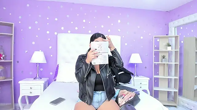 Snapshot of scarlette_15_ chatting on 18, 11, 2025 scarlette 15 online show from 18, 11, 2025