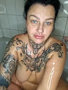 Anna Adrian tatto online show from 8, 12, 2024