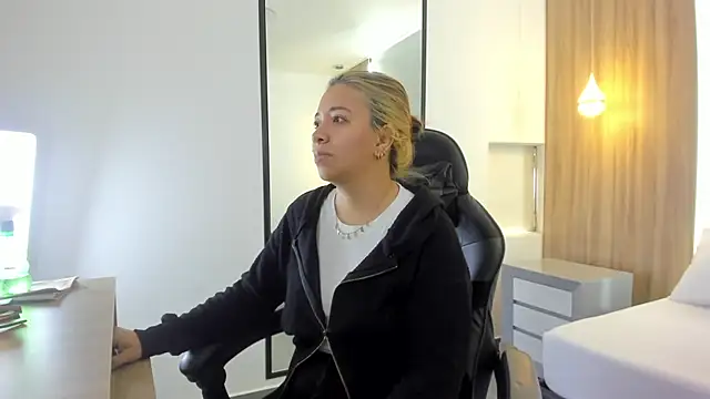 alma fenix online show from 20, 12, 2025