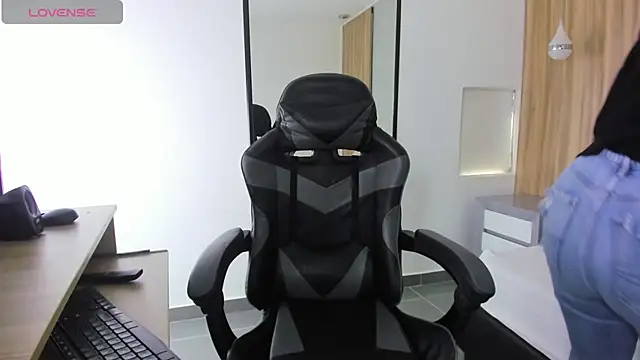 alma fenix online show from 3, 12, 2025