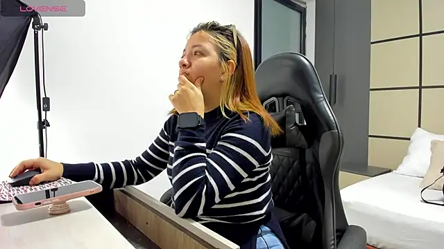 alma fenix online show from 24, 3, 2026